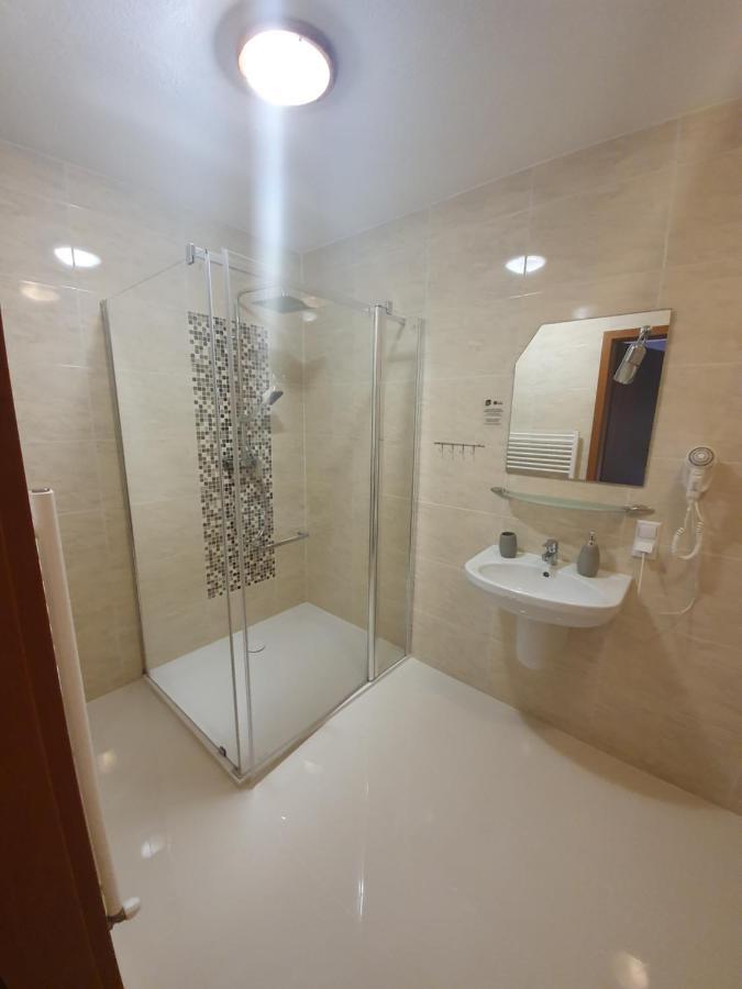 Hotel Tenis 츠르자체 외부 사진